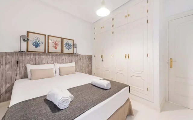 3 Bd Apartment Perfect Location in Plaza de Chueca