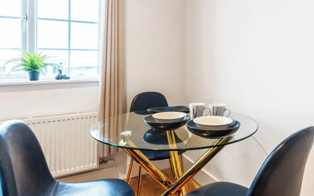Central - Stay 4 - Wifi - Parking - Near Transport