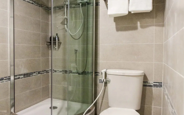 Ratana Hotel