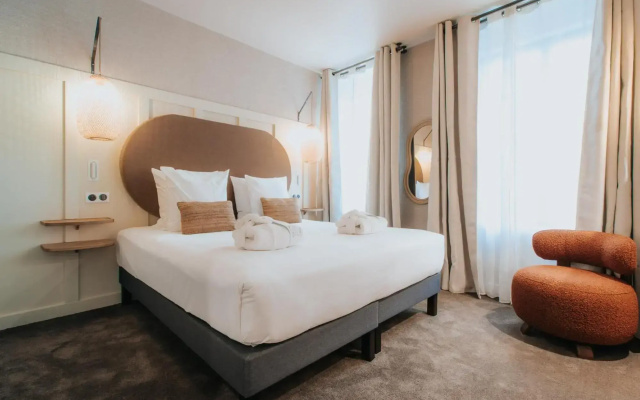 Henry II Hotel