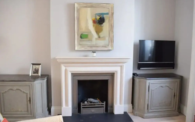 2 Bedroom Garden Flat By Kings Road