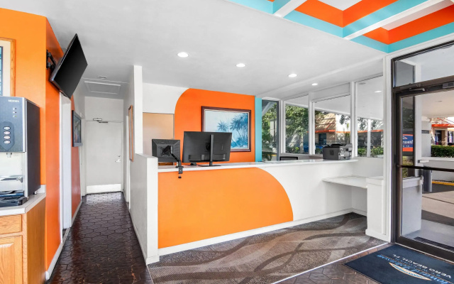 Howard Johnson by Wyndham Vero Beach / Downtown