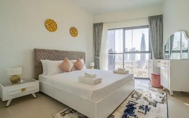 Glamorous Apartment Facing Burj Khalifa