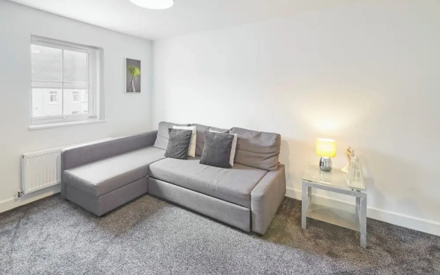 Host   Stay   Apartment 5  Skinningrove