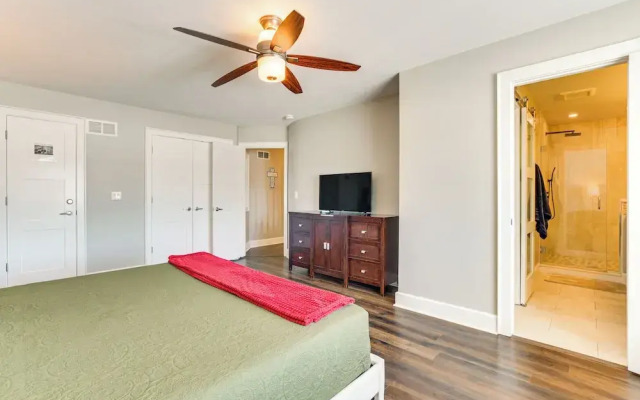 Bike & Kayak: Lakefront Prospect Heights Home