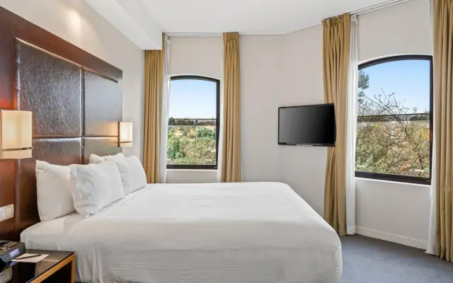 Amora Herencia Riverwalk Melbourne
