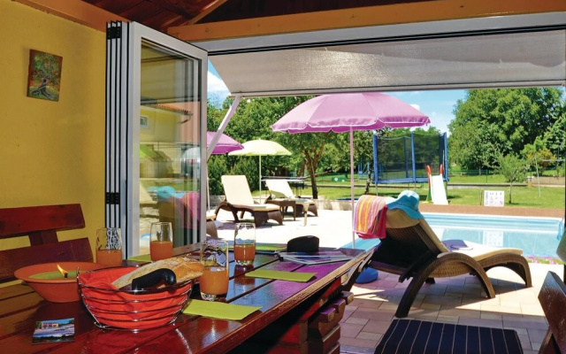 Awesome Home in Vinez With Wifi and 7 Bedrooms