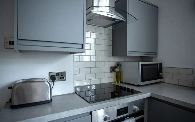 1 Bedroom Apartment With River Views