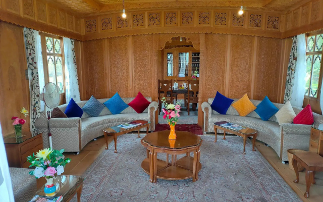 Khilona Group of Houseboat