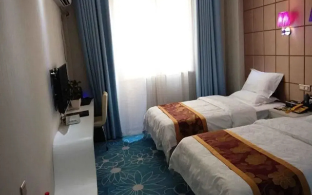 Tiantian Fashion Hotel (Luoyang Longmen High-speed Railway Station)