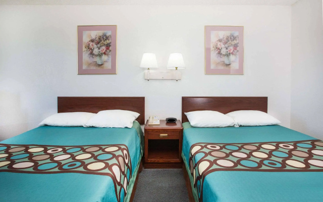 Super 8 By Wyndham Limon