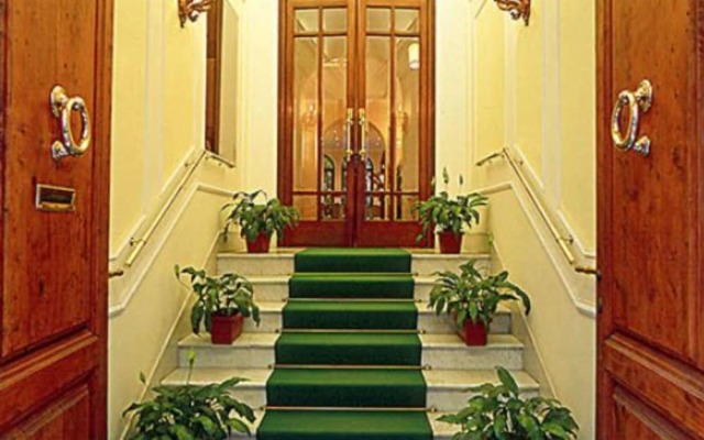 Astoria Garden Hotel вид на фасад