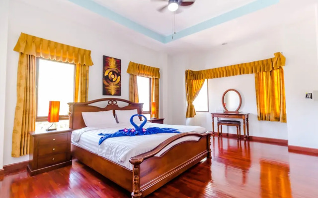 3 Bedrooms Pool Villa Walk to Patong