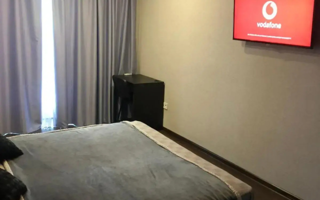Luxury for Business & Pleasure Royal