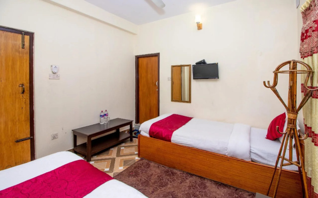 OYO 249 Hotel Royal Image
