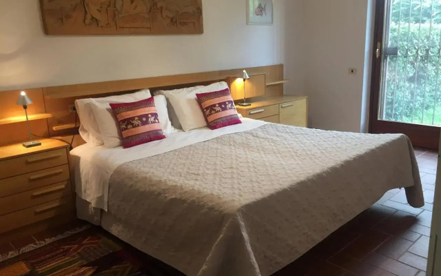Front Lake Studio with Loft Bed and Pool