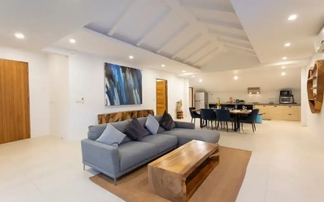 Tropical 3BR Escape Pool Style V90