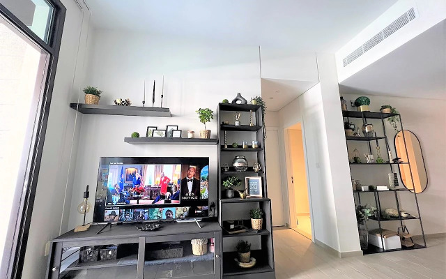 Spacious 1 bedroom with balcony in Wilton Terraces