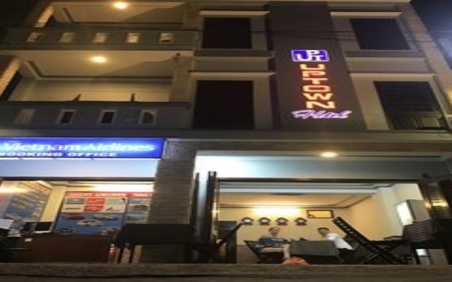 Uptown Hotel вид на фасад