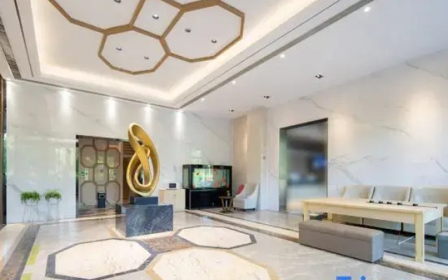 Hongye Hotel (Wuhan International Expo Center & Yangsigang Yangtze River Bridge)
