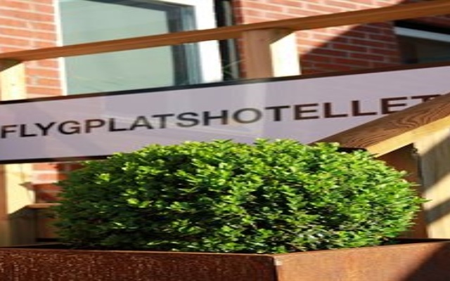 Отель Flygplatshotellet Швеция, Харрида - отзывы, цены и фото номеров - забронировать отель Flygplatshotellet онлайн вид на фасад