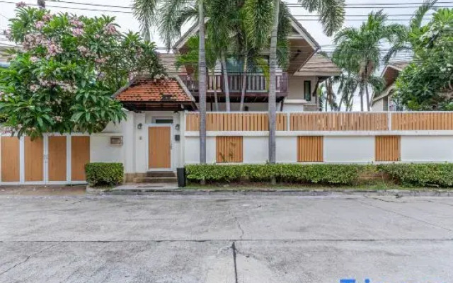 Thai Home 3B  11 Near Hollywood