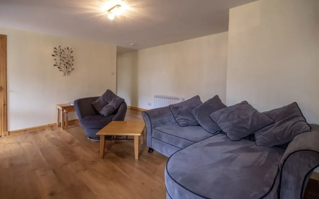 2 Varis Apartments