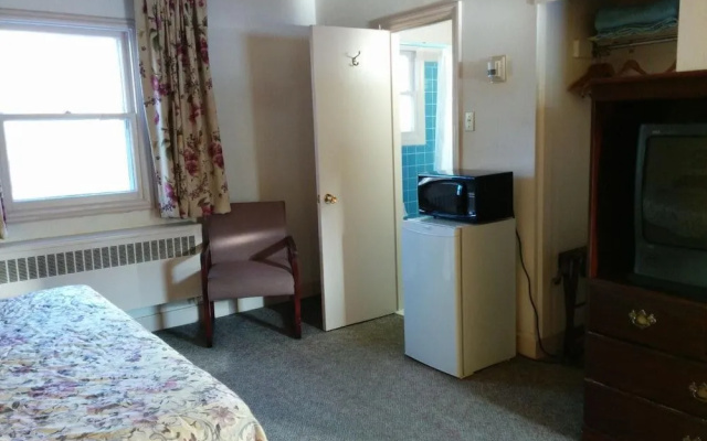 Esquire Motel