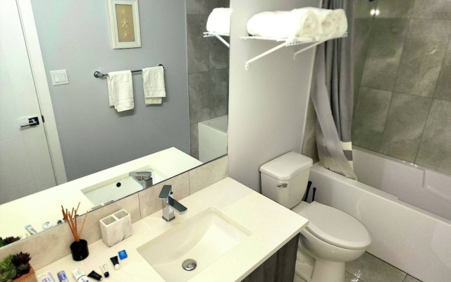 Luxurious Home Away From Home With AC