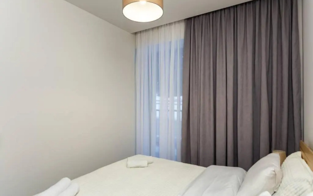 Bright Cozy Apartment For 4