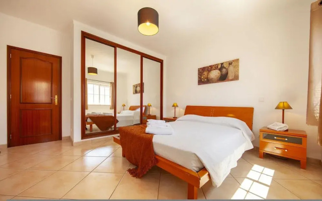 FF 01 - Bedroom 1 in Sea Breeze Guesthouse