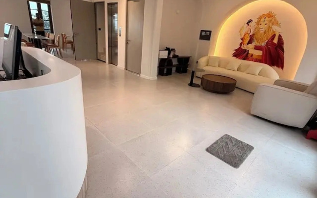 Maharaja Lounge & Hotels
