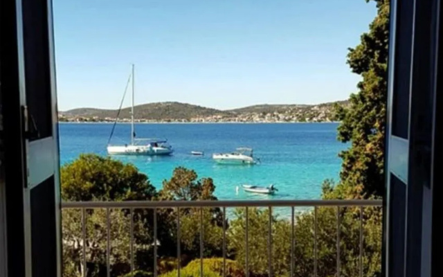 Apartment Jak - 10m from the sea: A Sevid, Riviera Trogir