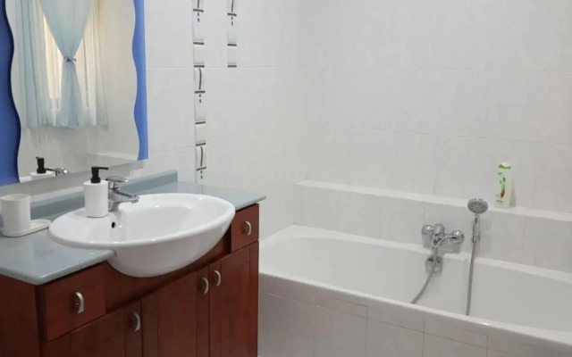3 Bedroom Air-conditioned Apartment with Roof Terrace