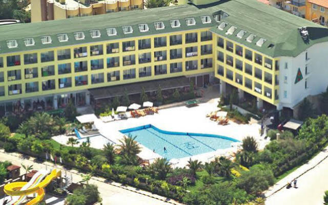 Pine House Hotel - All Inclusive вид на фасад