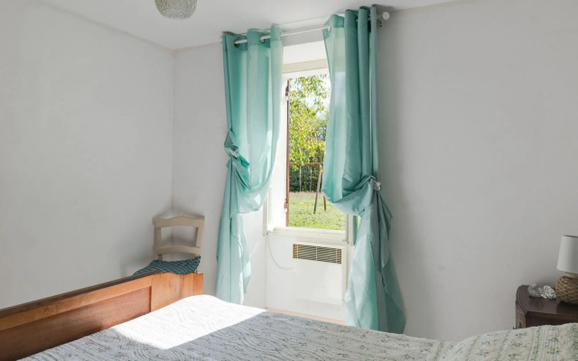 Luxurious Holiday Home in Cendrieux with Garden House