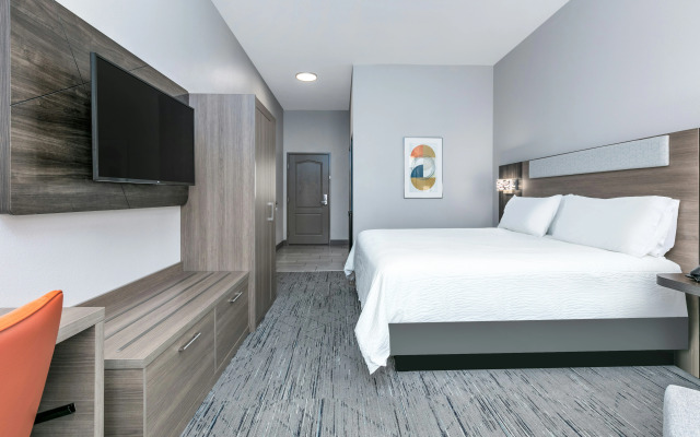 Holiday Inn Express & Suites Marshall by IHG