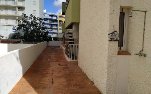 19C Avenida Beira Mar by Casas & Papéis