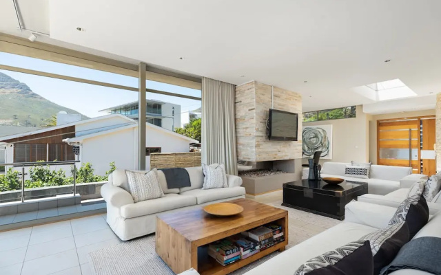 1st Cres Street 14