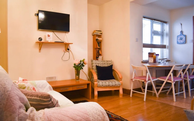 Central 3 Bedroom Townhouse Near O'Connell Street