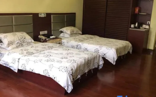 Xinyue Hotel (Shiling Leather City)