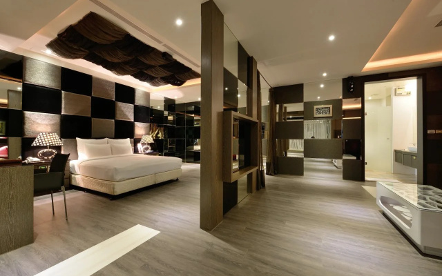 Eden Exoticism Planet Hotel