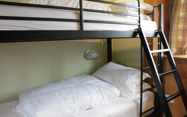 Lumely Fee Bunkhouse