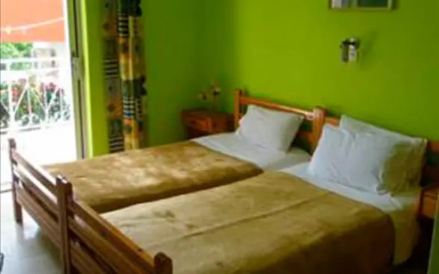 Alexandros Studios And Apartments