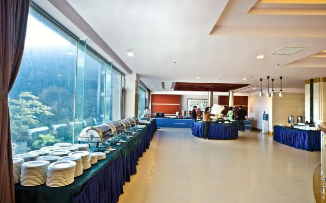 Huasheng Hot Spring Hotel