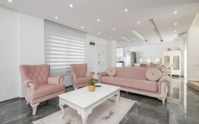 Superb Villa With Private Pool in Antalya