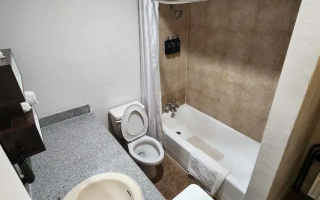 B&J Hotel and Apartment