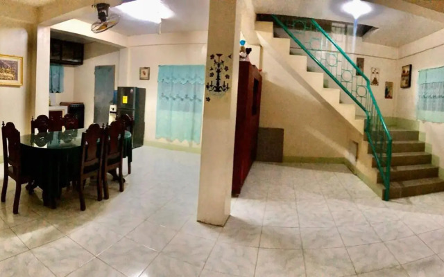 15pax-2 minutes to Vigan-RoseandFer Transient-2 Bedroom House