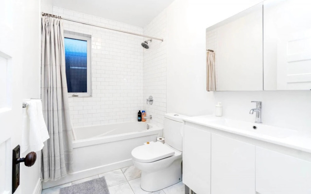 Charming 3BR Home With BBQ Near Downtown Toronto