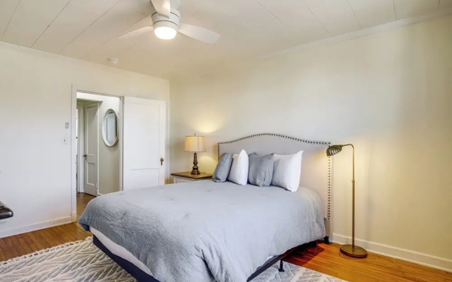 Cambridge Apt in Walkable Neighborhood